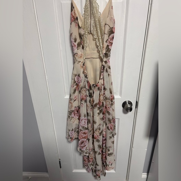 Floral pink/beige open back dress! Worn once! With a laced open back - Picture 2 of 3